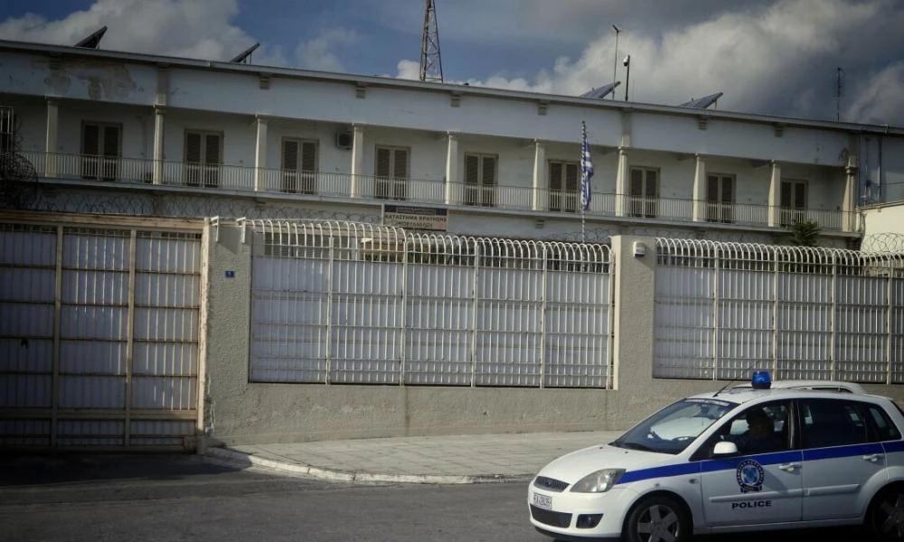 Έκτακτος έλεγχος στις φυλακές Κορυδαλλού - Βρέθηκαν κινητά, μαχαίρια και κοντάρια
